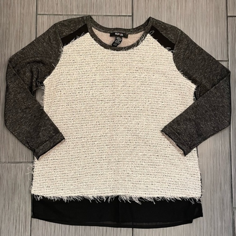 Style & Co. Women’s Long Sleeve Eyelash Knit Front Top size Petite Medium